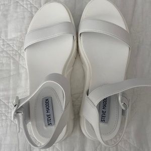 NEVER WORN Steve Madden Platform Sandals